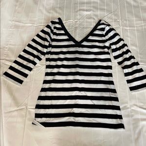 Double V 3/4th sleeve shirt NWT